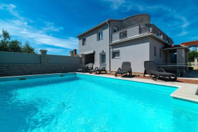 Family friendly house with a swimming pool Gajana, Fazana - 22578